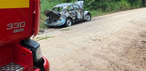 Fusca é destruído por incêndio em Urussanga Segurança 4oito