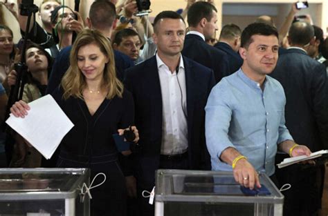 Photo Volodymyr Zelensky Et Sa Femme Olena Votant Kiev Le