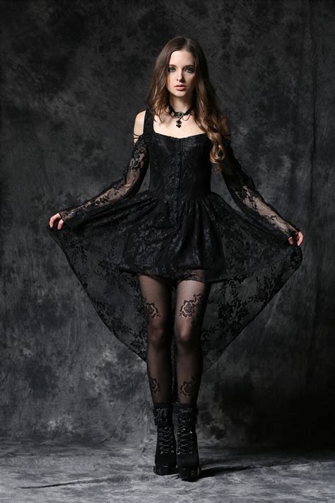 Robe Gothique Noire En Dentelle Dark In Love Coupe Courte L Avant