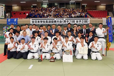 湘南校舎の男女柔道部が全日本学生柔道優勝大会で3大会連続同時優勝を果たしました お知らせ 東海大学 Tokai University