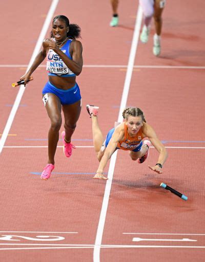 田徑世錦賽開幕 美國混合接力隊破紀錄奪冠 女子萬米 4×400米混合接力 新唐人电视台