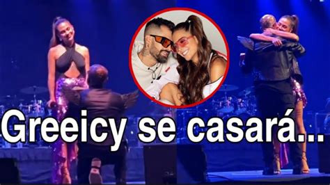 Mike Bahía le propone Matrimonio a Greeicy Rendón en Concierto Se