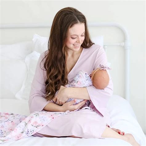 Maternity Robes: Stylish Comfort | What To Expect