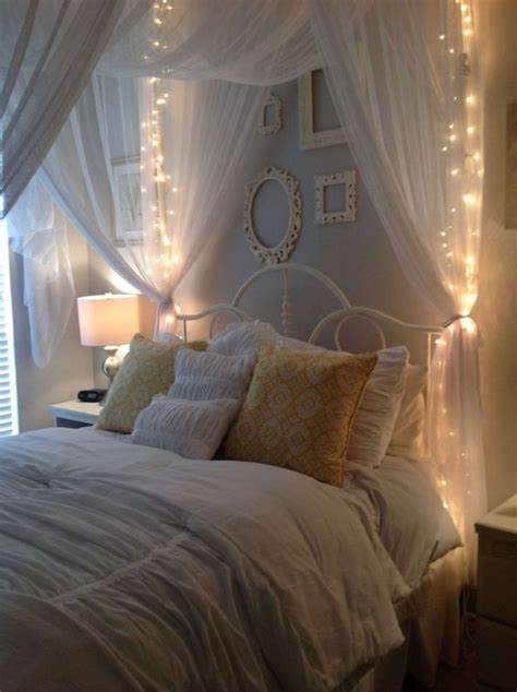 25 Canopy Bed Bedrooms With Fairy Lights Untuk Mempercantik Ruangan