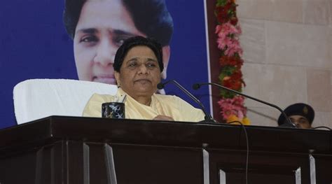 Bsp Supremo Mayawati Meets Party Leaders In Lucknow Amar Ujala Hindi