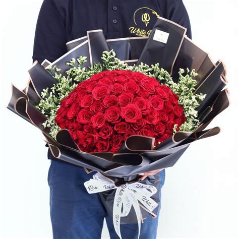 100 Red roses Bouquet - White Rose Flowers