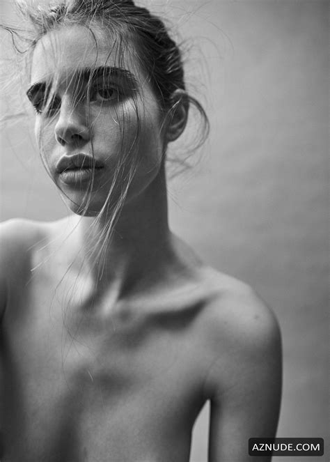 ZOE MANTZAKANIS Nude AZNude