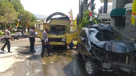 Kecelakaan Beruntun Di Ciloto Cianjur Diduga Truk Boks Alami Rem Blong