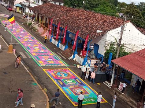 Despliegan Coloridas Alfombras En La Villa Y Parita Por Fiestas Del