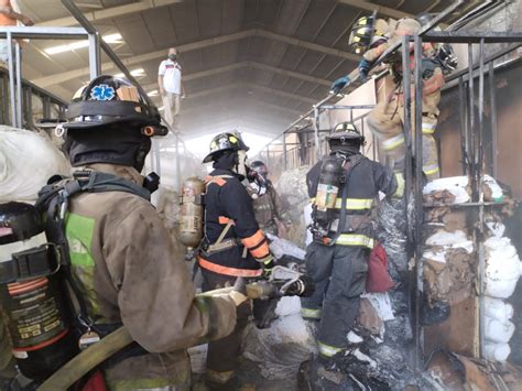 Incendio Se Produce En Una Fábrica De Textiles