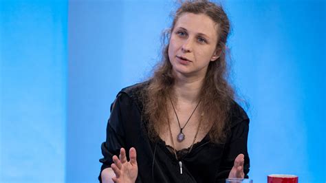 Pussy Riot Aktivistin Aljochina So Fl Chtete Ich Trotz Hausarrest Aus Putins Russland
