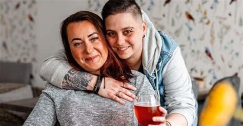 Mariage gay Agata et Karolina En Pologne être insouciant ensemble est tout simplement