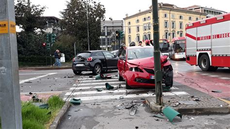 Due Incidenti A Reggio Emilia Tre Persone Ferite Foto Reggionline