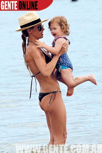 Hot Sexy Mariana Fabbiani Bikini Pics