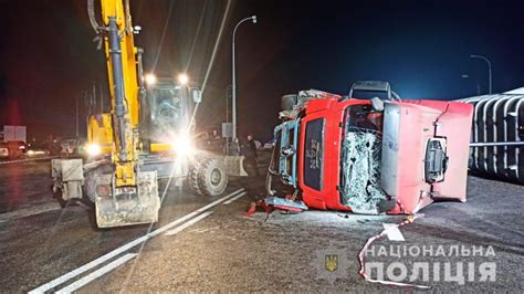 У Харкові водій вантажівки під кайфом розчавив таксі троє людей