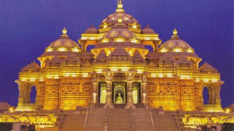 7 Famous Temples to Visit in Delhi | Religious Places in Delhi