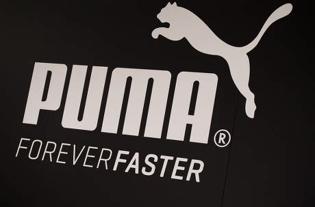 Puma Company Logo Slogan On Display Foto De Stock De Contenido