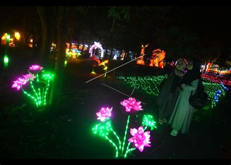 Wisata Pesona Taman Lampion ANTARA Foto