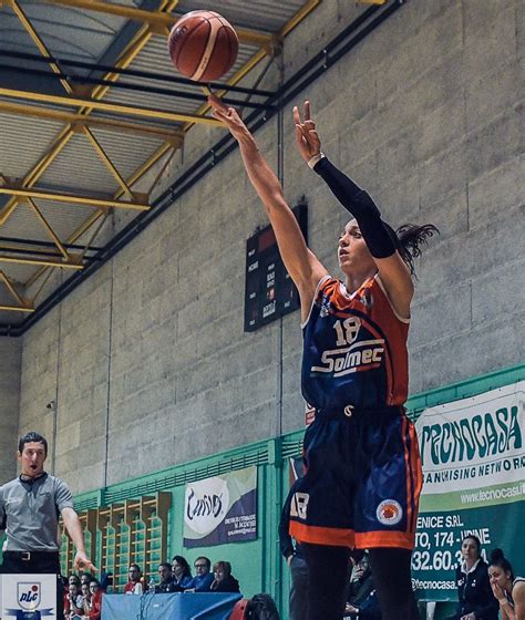 Intervista A Elisa Ballarin Guardia Della Solmec Rhodigium Basket