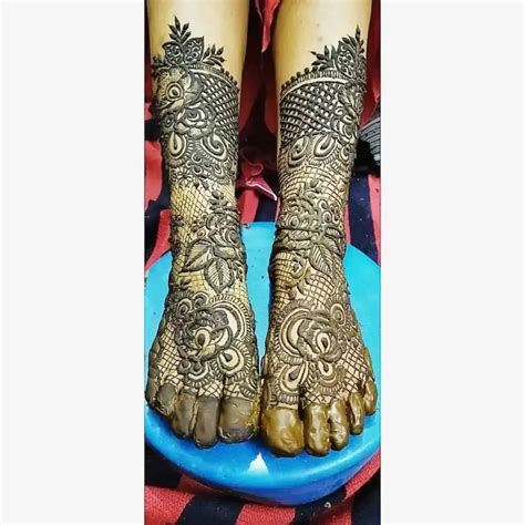 20 Effortlessly Beautiful: Easy Mehndi Designs for Feet