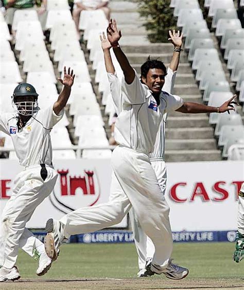 Viv Richards Is Bowled During Beach Cricket Espncricinfo