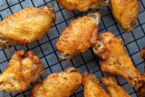 Air Fryer Chicken Wings (Super Crispy)