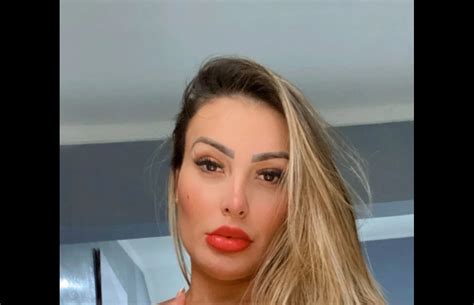 Foto Andressa Urach foi acusada de sexualizar a profissão de