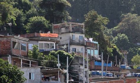 Moradores relatam disparos na parte alta do Morro da Babilônia no Leme