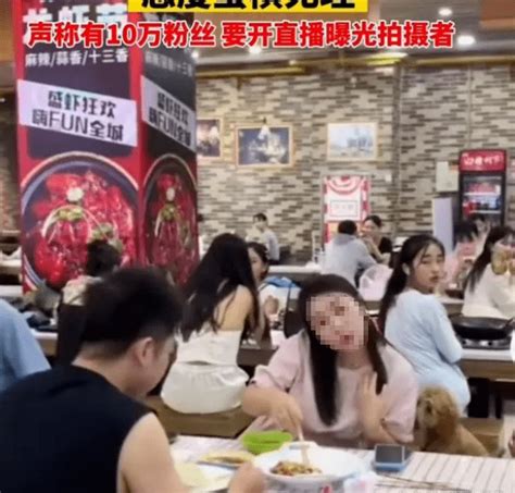 烟台丨女子带狗进商场用餐不拴绳被投诉，嚣张称自己“有10万粉丝”顾客网友处理