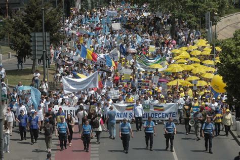 Presa maghiară de opoziție În timp ce protestele profesorilor din