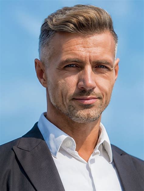 Männer Trendfrisuren 2022Die coolsten Styles Trendfrisuren männer