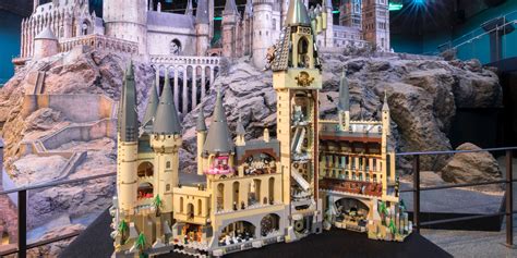 LEGO brings all the magic of Hogwarts Castle to a massive 6,000-piece ...