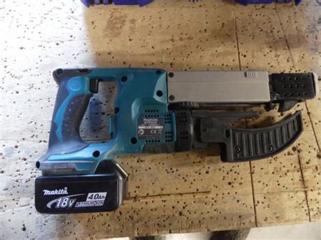 VISSEUSE À PLACO SUR ACCUS MAKITA DFR550 MAKITA à 30 AYE Nord