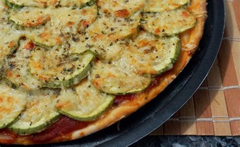 Pizza de abobrinha 11 receitas para uma refeição mais leve e nutritiva