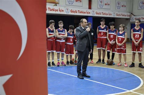 Basketbol Yıldız Erkekler Müsabakasında 50 Yıl İzzet Baysal Ortaokulu