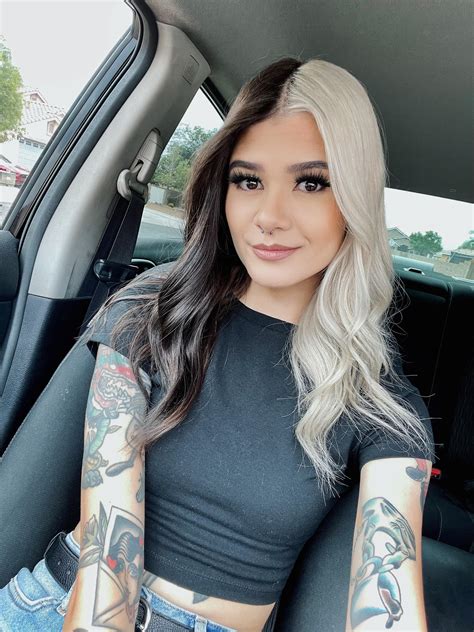 Hoping my car selfie brightens up your day!😊 [F28] : r/selfie