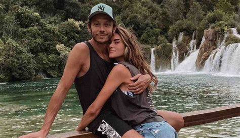 Valentino Rossi E Francesca Sofia La Prima Foto Con La Figlia