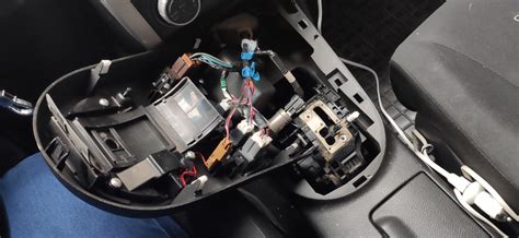 Заменил лампочку подсветки селектора переключения акпп — Nissan X-Trail ...