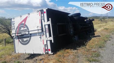 Vuelca Tr Iler Por Fuertes Vientos En El Istmo De Tehuantepec