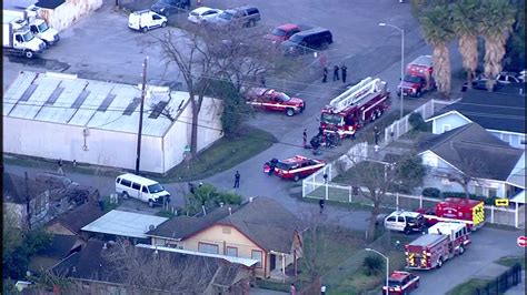 5 police officers wounded in shooting in southeast Houston and 1 suspect killed: Police ...