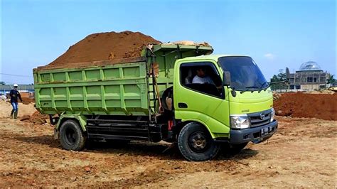 Mobil Dump Truk Hino Dutro Jomplang Muatan Full YouTube