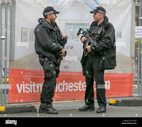 Police specialist armed unit uk hi-res stock photography and images - Alamy