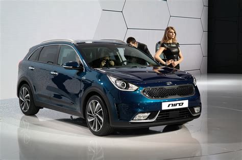 KIA Niro Hybrid Photos and Specs. Photo: KIA Niro Hybrid suv restyling ...