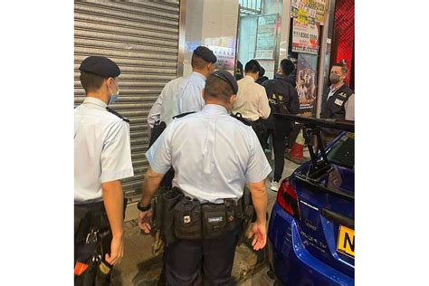 警聯同食環突擊巡查酒吧 17顧客及1負責人遭票控｜大紀元時報 香港｜獨立敢言的良心媒體