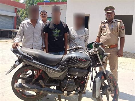 Stolen Bike 3 Mobiles Including Pistol Cartridges Recovered आगरा में 3 चोर गिरफ्तार चोरी की