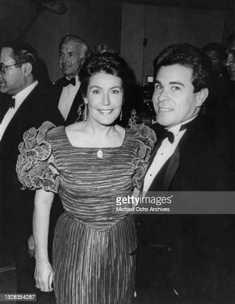 1202 Helen Reddy Photos And High Res Pictures Getty Images