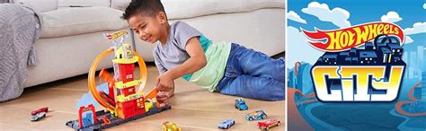 Hot Wheels Çember Pistli İftaiye İstasyonu 1 oyuncak araba ve süper çemberli itfaiye istasyonu