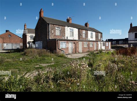 Urban decay uk derelict houses hi-res stock photography and images - Alamy