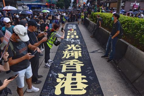 【更新】35萬港人九龍遊行 警狂射催淚彈 香港反送中 九龍區遊行 沙尖咀 大紀元