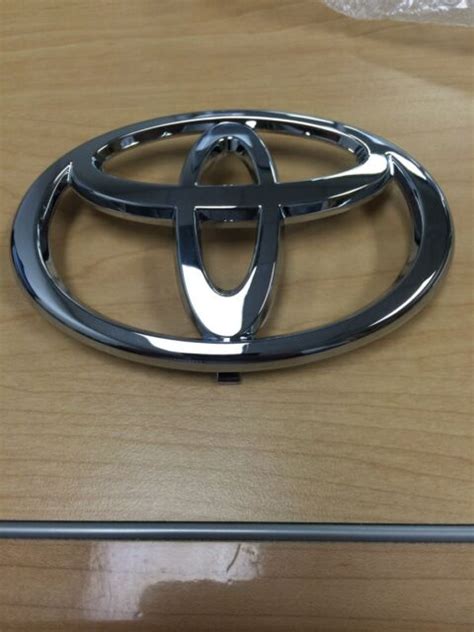 Front Grille Emblem Toyota Camry Genuine Factory Replacement